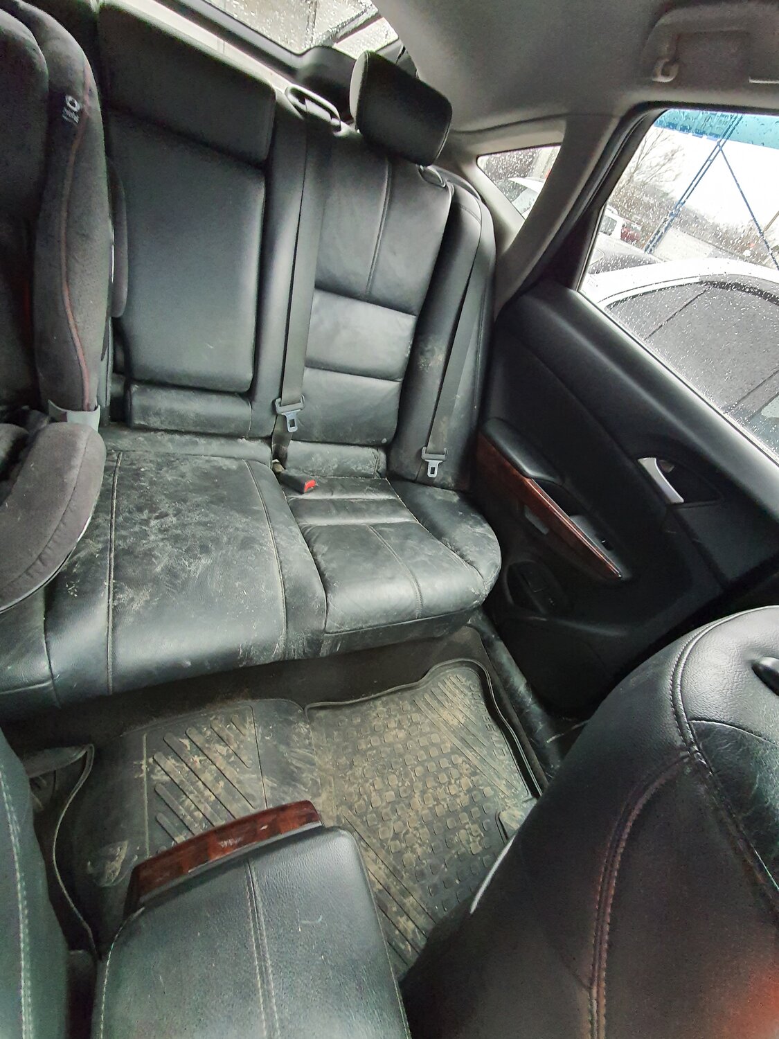 кожаные сиденья, кожаный салон мерседес w202, задний диван спортлайн w124, сиденья бмв е38, автомобиль