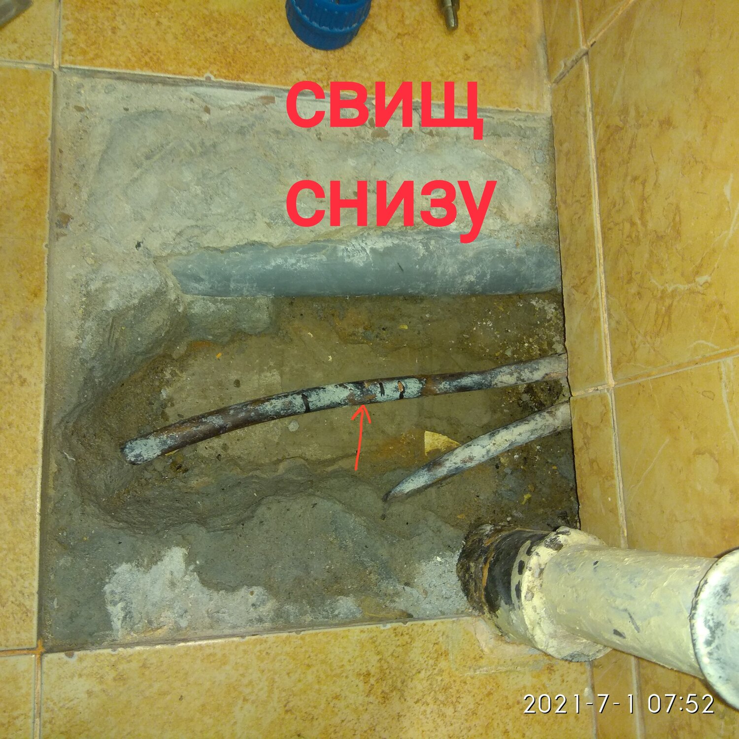 канализационные трубы, канализационные трубы в сталинках, канализация, засор лежака в подвале, водопровод в сталинках