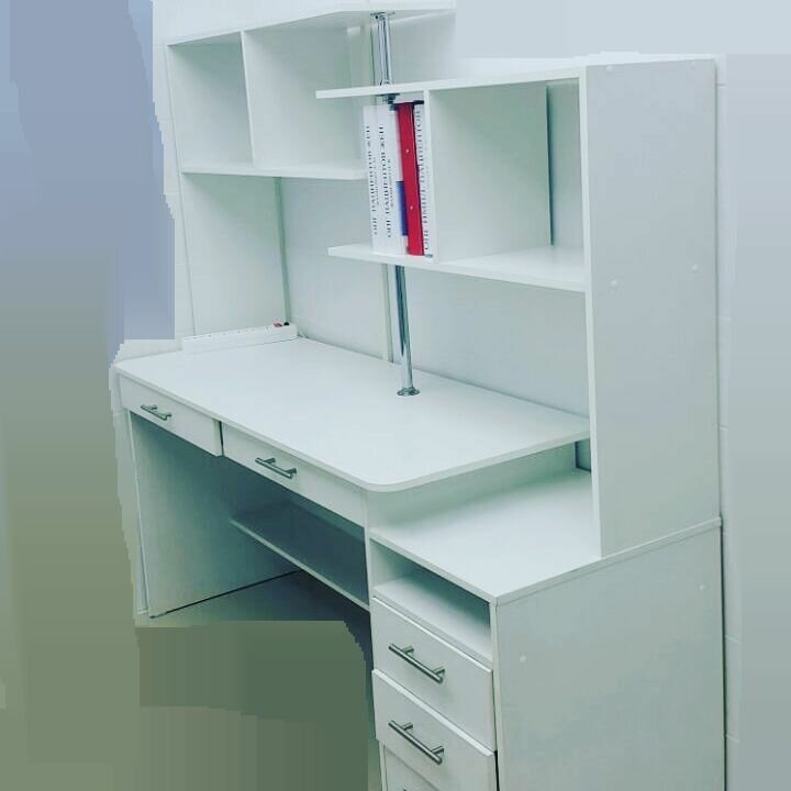 компьютерный стол с тумбой и надставкой, компьютерные столы с надстройкой, письменные столы, письменный стол с надстройкой, письменный стол для школьника