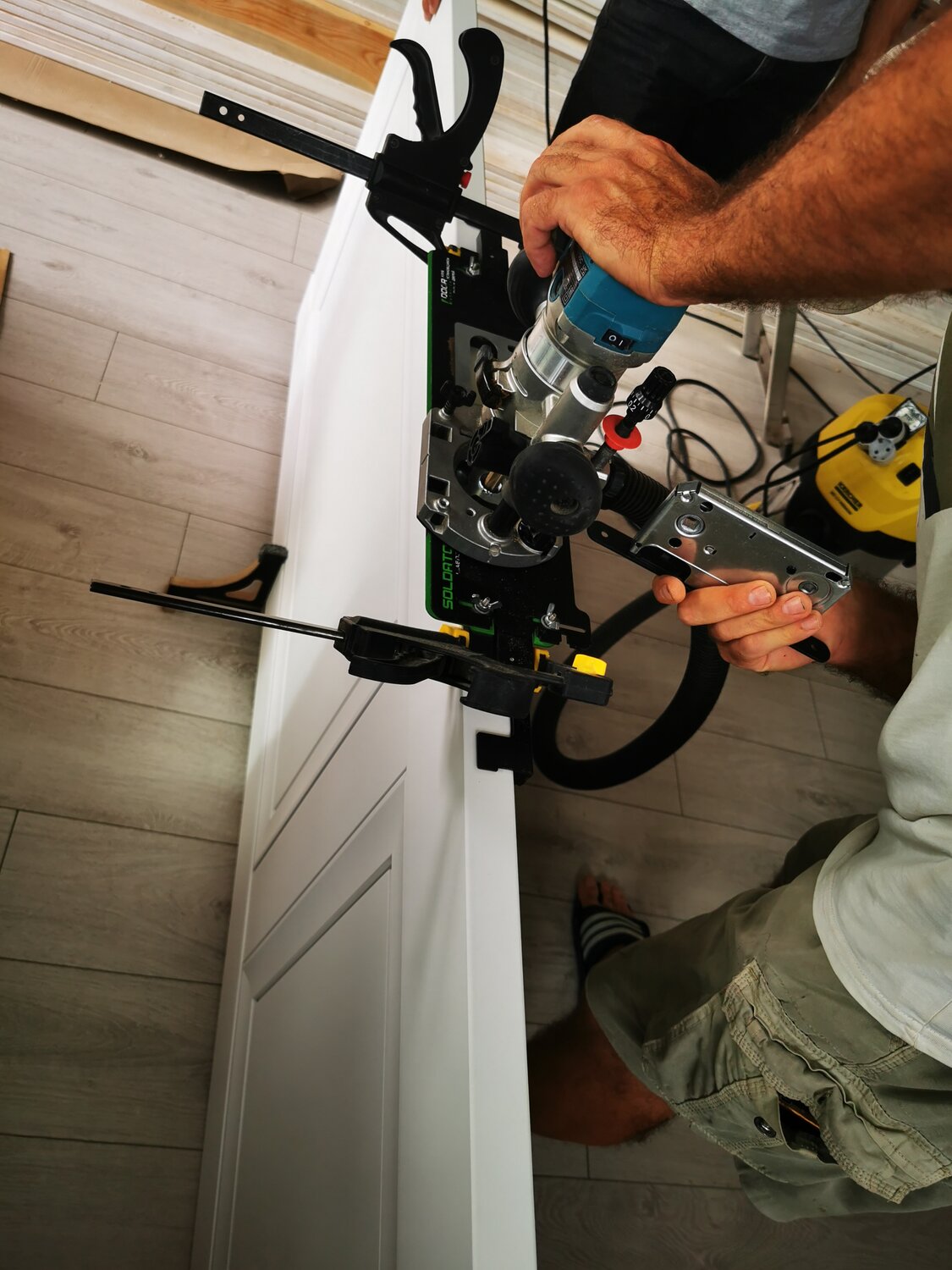 фрезер bosch gof 1600, фрезер bosch gof 1600 ce professional, фрезер, глубинный фрезер 7см для врезки замков, инструмент