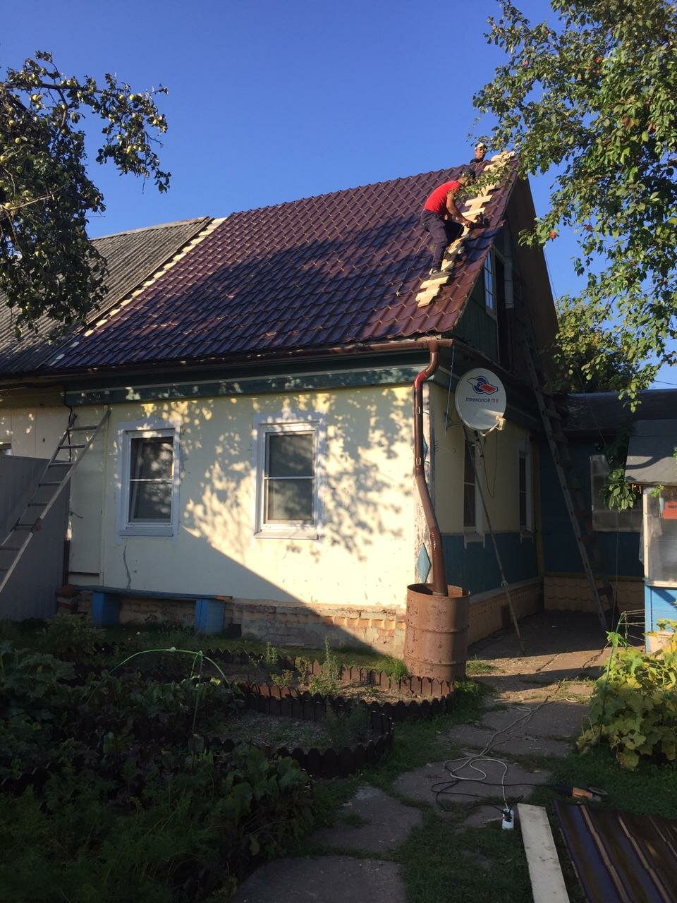 Монтаж кровли из металлочерепицы