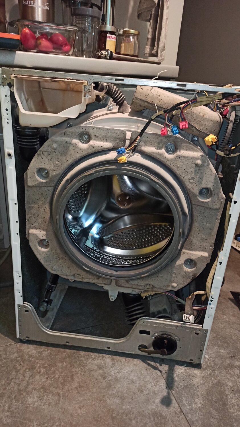 стиральная машина, бак стиральной машины lg 1060nd, подшипник барабана стиральной машины lg, разобрать стиральную машину lg, стиральная машина electrolux не сливает