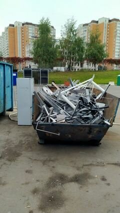 металлолом, мусор, мусор в городе, хлам на площадке, мусор в петрозаводске