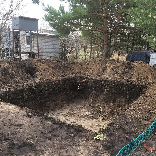 Копка котлована под фундамент