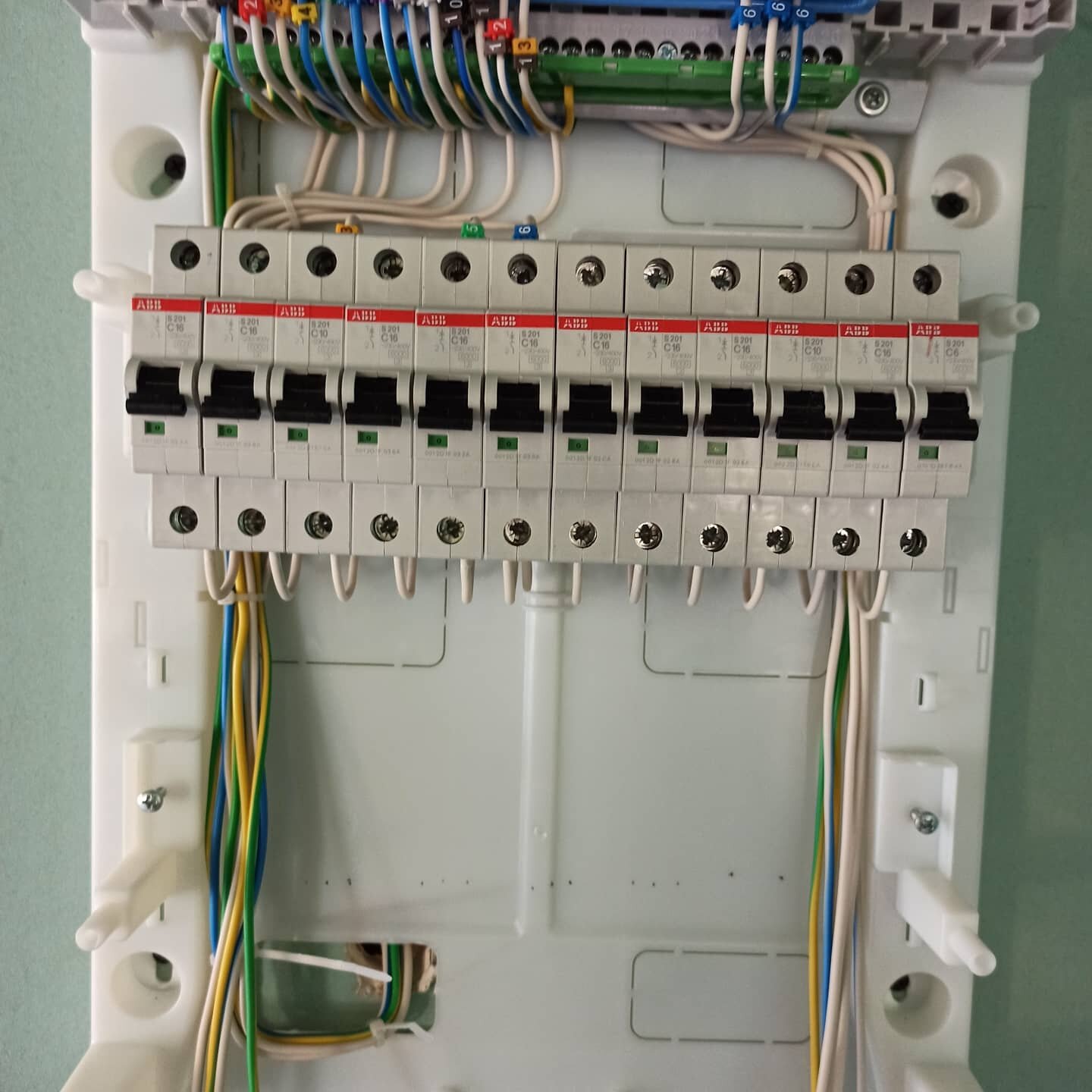 Установка потолочного светильника в Санкт-Петербурге - Электромонтажные ...