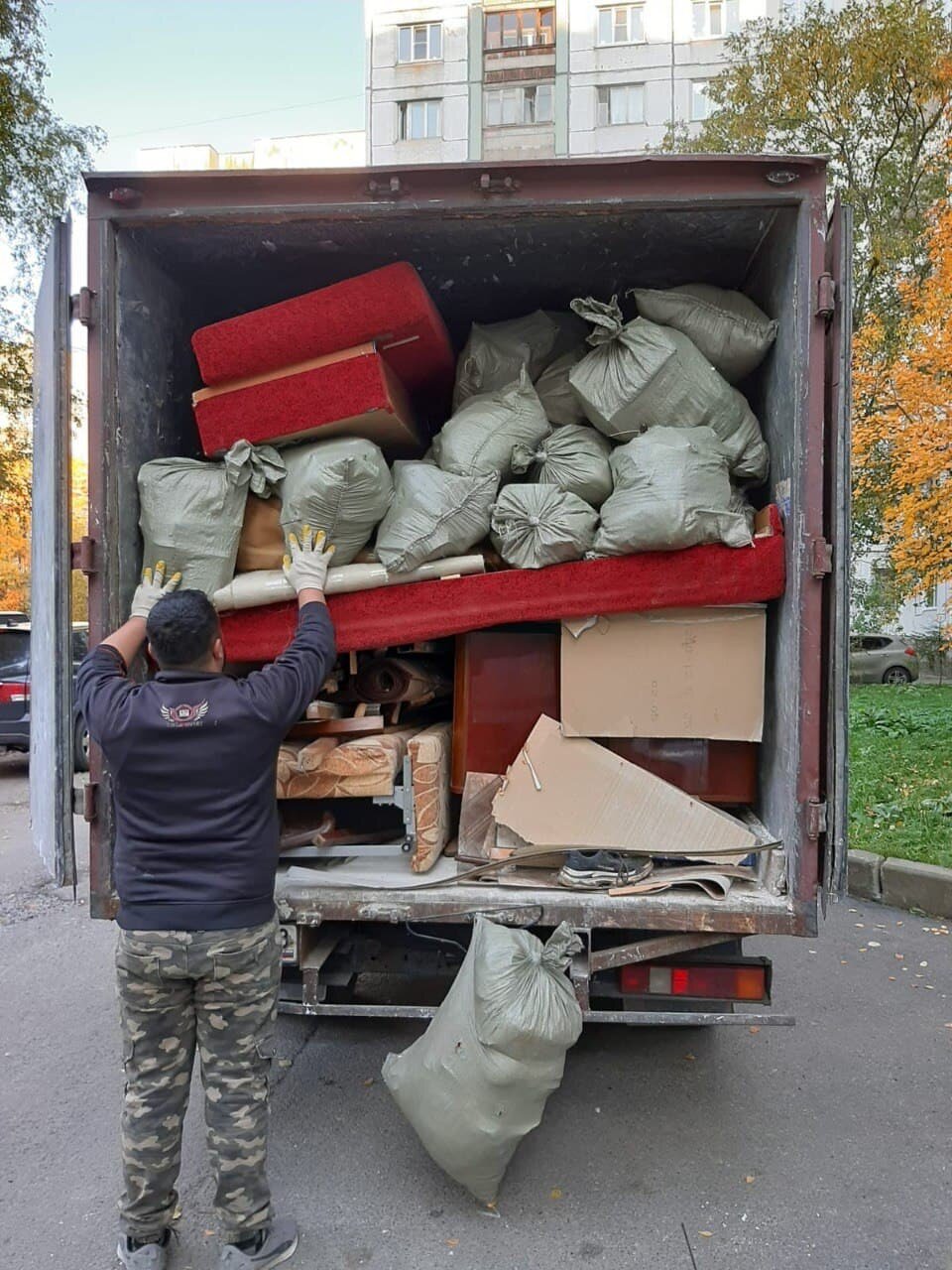 вывоз строительного мусора газель, вывоз мусора газель 18куб, вывоз мусора, вывоз мусора газель грузчики, вывоз строительного мусора газелью в москве