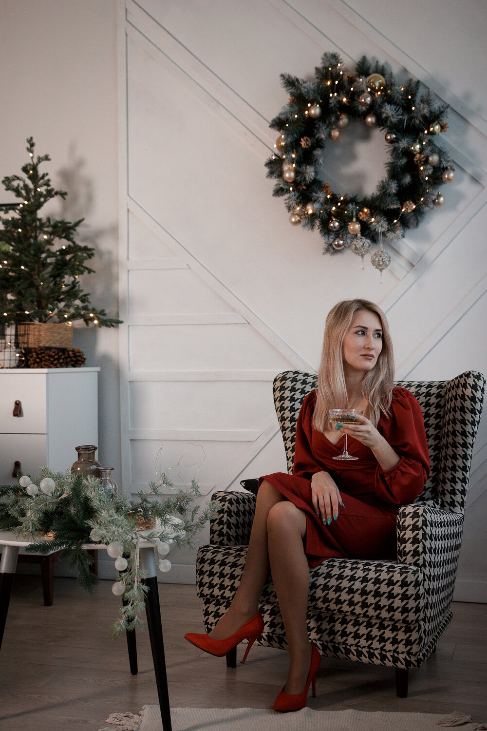 новогодняя фотосессия, новогодняя фотосессия для девушки, новогодняя фотосессия в студии девушка, девушка, фотосессия в студии