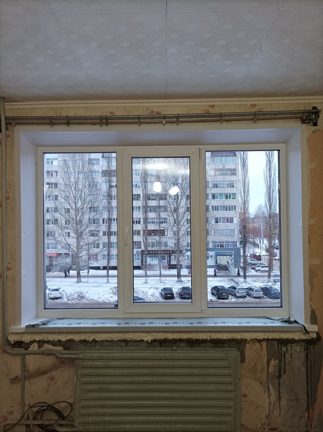 окно, деревянное окно в хрущевке, пластиковые окна, откосы в панельном доме, балкон окна