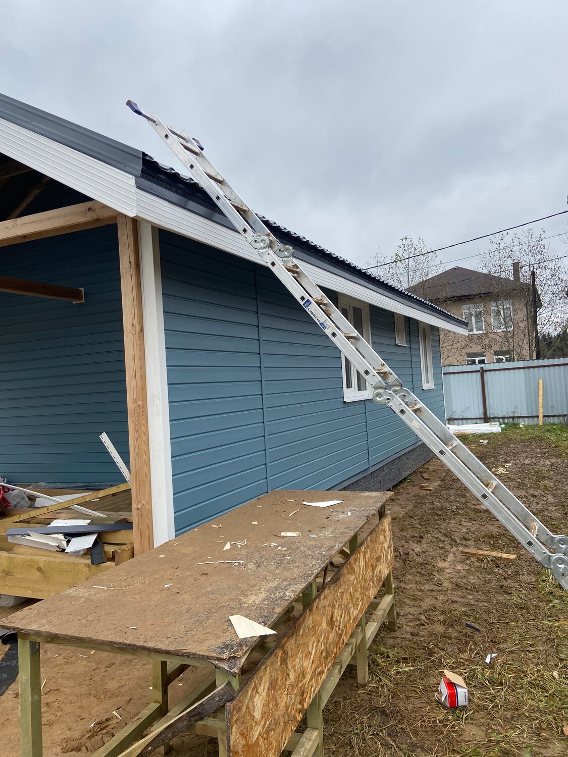 Монтаж фасада из винилового сайдинга