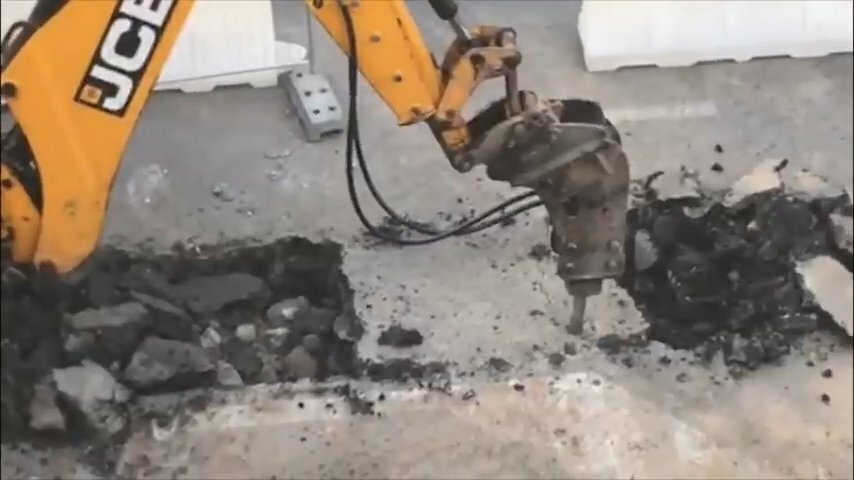 демонтаж фундамента гидромолотом, демонтаж бетона гидромолотом, спецтехника экскаватор, разбор бетона экскаватором, экскаватор