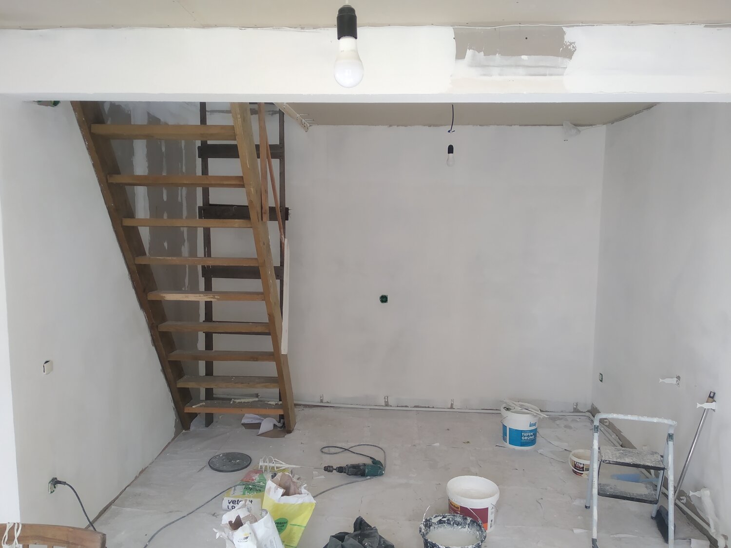 черновая деревянная лестница, деревянная лестница в гараж, лестница в подвал, лестница на 2й этаж подъемная, лестница эконом