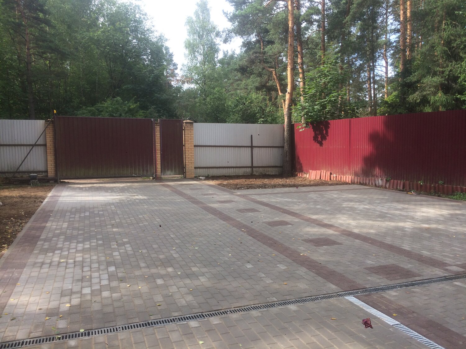 участок, площадка перед воротами, временные ворота на участке, раменский район, д. осеченки, ул. северная, д.10а, на даче