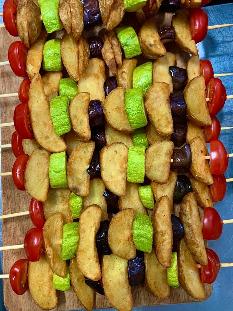 шашлычки из шампиньонов и овощей на шпажках, овощные шашлычки, овощи на шпажках, шашлык, еда