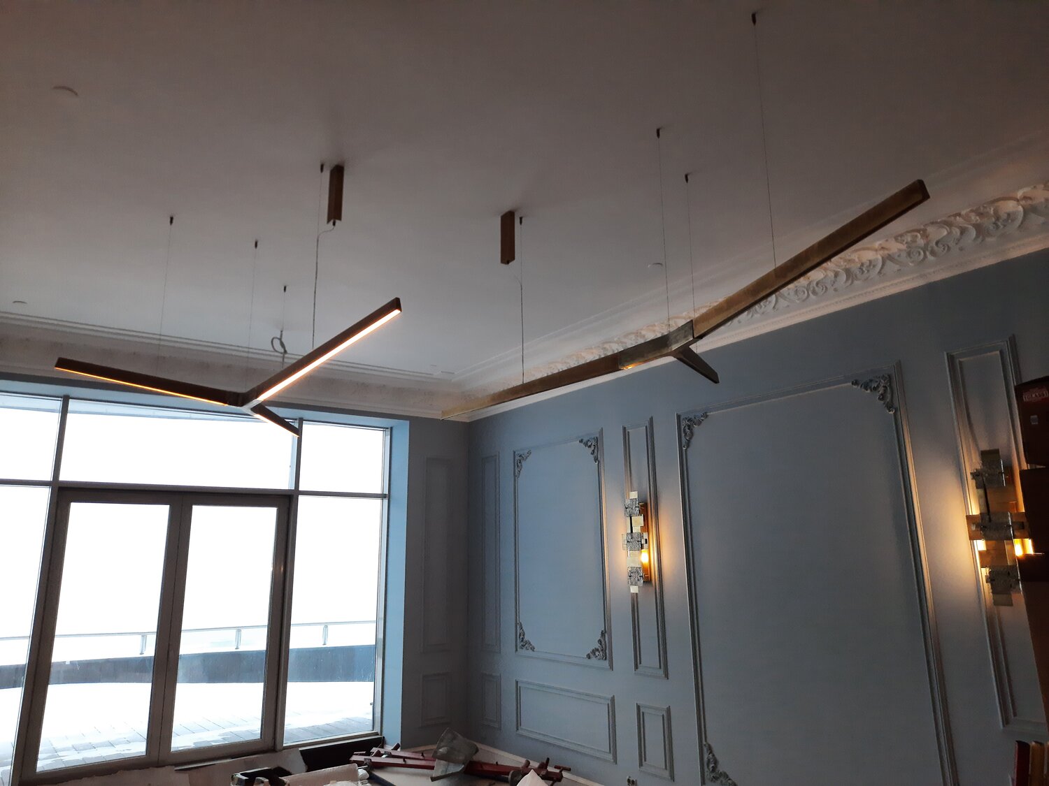 потолок, квадратный линейный светильник, светодиодный светильник, потолок из гипсокартона хай тек, линейные светильники