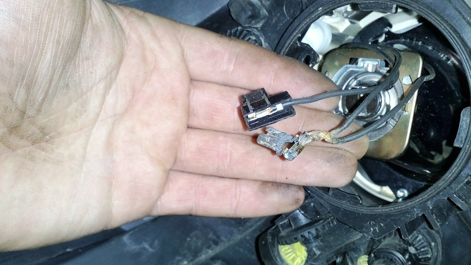 Как поменять лампочку в прикуривателе опель вектра с - 92 фото