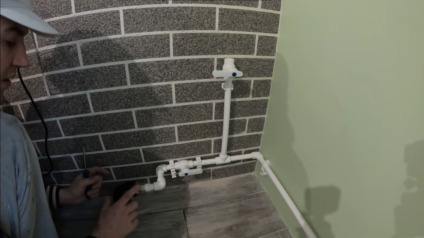 водопровод в ванной комнате из полипропиленовых труб под плитку, монтаж, сантехник, опрессовка полипропиленовых труб водой, водоснабжение