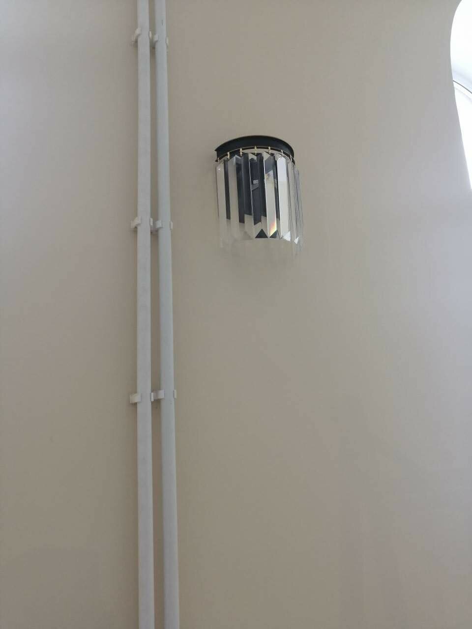 подвесной светильник eglo aggius 91545, душевая стойка jacob delafon strayt e98321-cp, ногл светильник, подвесной светильник, душевая система grohe euphoria cube 27696000