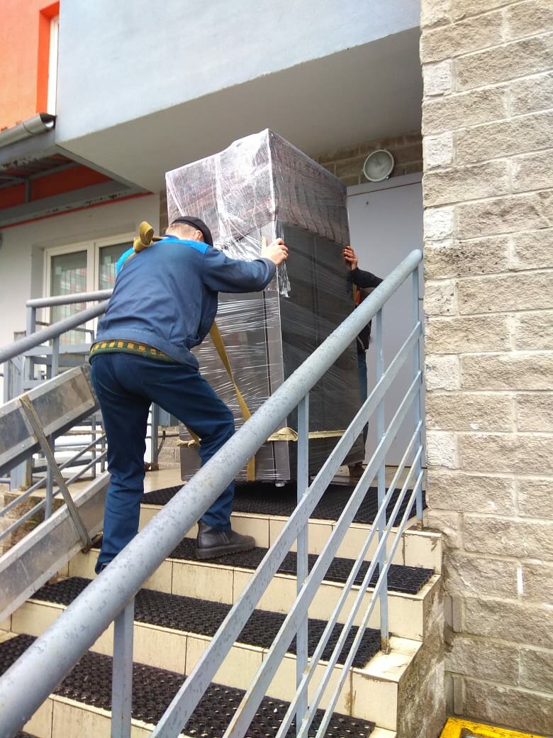 подъем строительных материалов на этаж, такелажники на лестницы, ремонт зданий и сооружений, на стройке, строительный