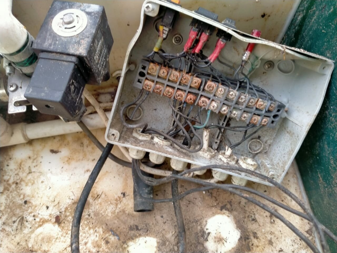 1и611п электрошкаф, электрошкаф токарного станка 1а616, блок предохранителей 2121, электрощит 1а616, тв-7 токарный станок электрооборудование