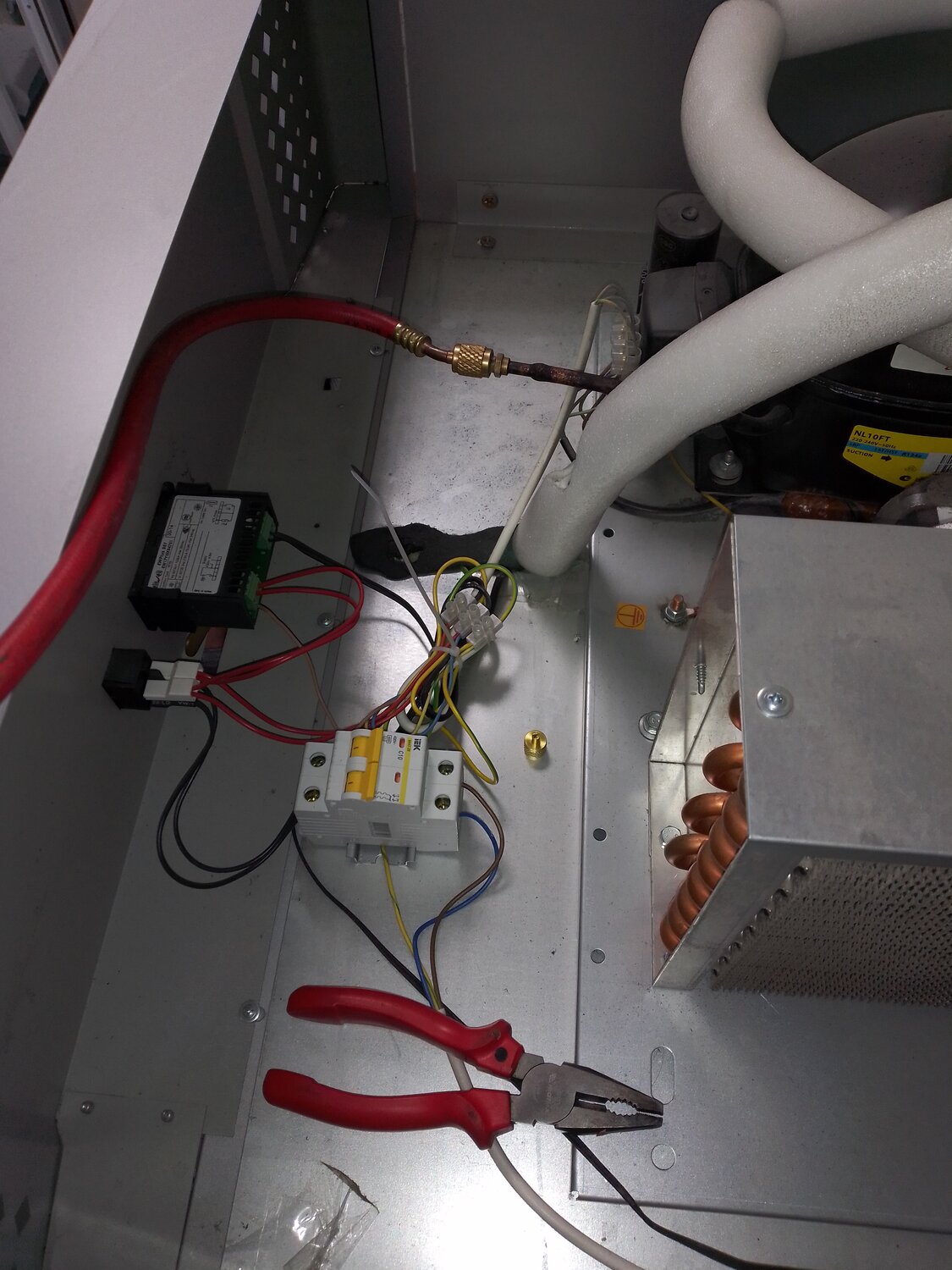 Замена уплотнителя дверцы холодильника в Москве - Ремонт и установка ...