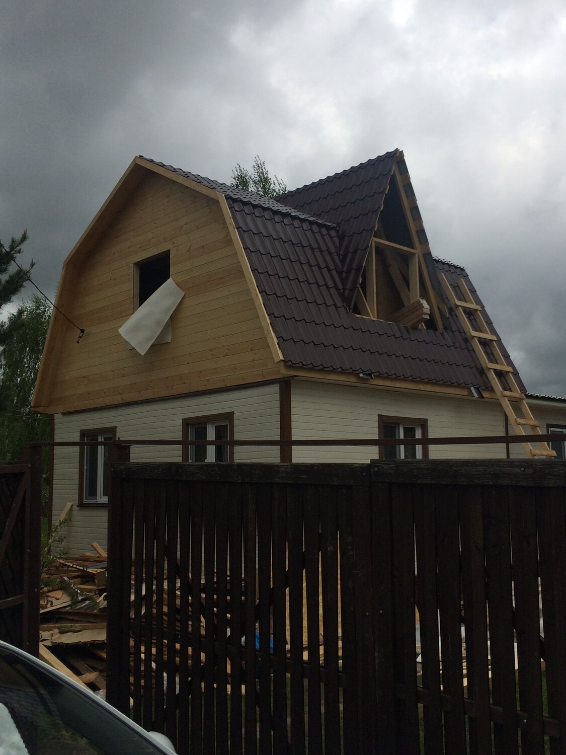 Монтаж кровли из металлочерепицы