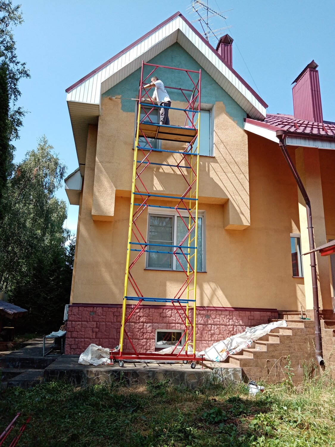 загородный дом, фасад, здание, коттедж отделка фасадновми панелят и краша антоацит, облицовка