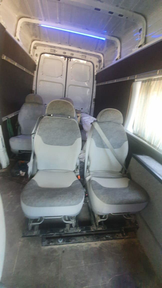 сиденья для ситроен с8, переднее пассажирское сиденье nissan elgrand e51, пластик переднего сиденья крайслер вояджер, сидение форд транзит тройное, сиденье