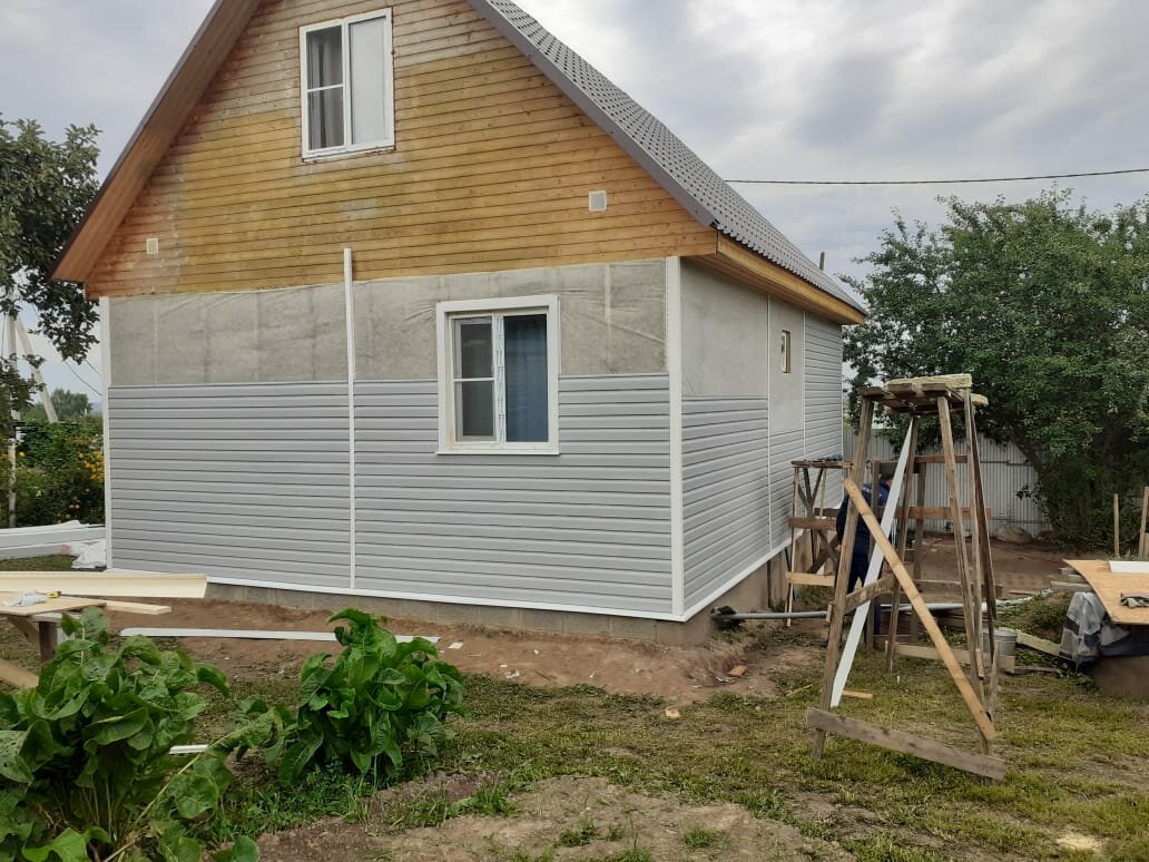 Монтаж фасада из винилового сайдинга