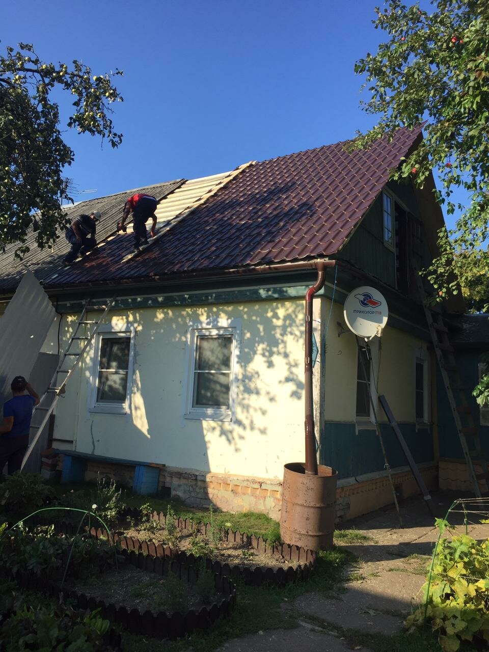 Монтаж кровли из металлочерепицы