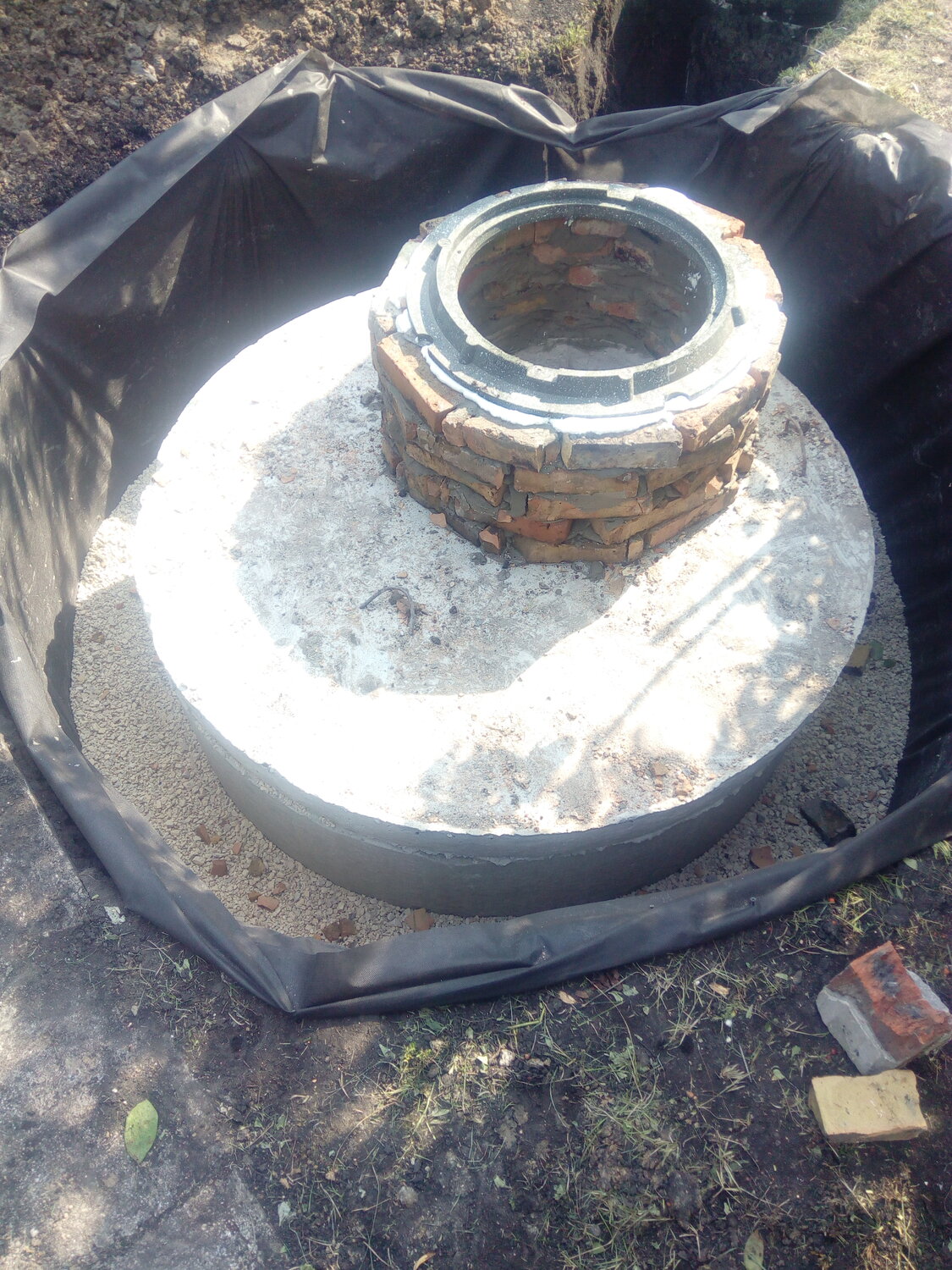 полимерно песчаные кольца для колодца, крышки колодцев, люк канализационный с замком, люк для септика, крышка канализационного люка