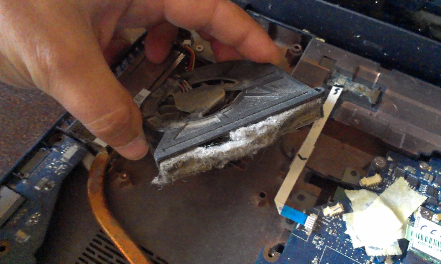 пыль в ноутбук самсунг, acer aspire one d250-0bk разборка, ноутбук, ноутбук нагревается, ремонт