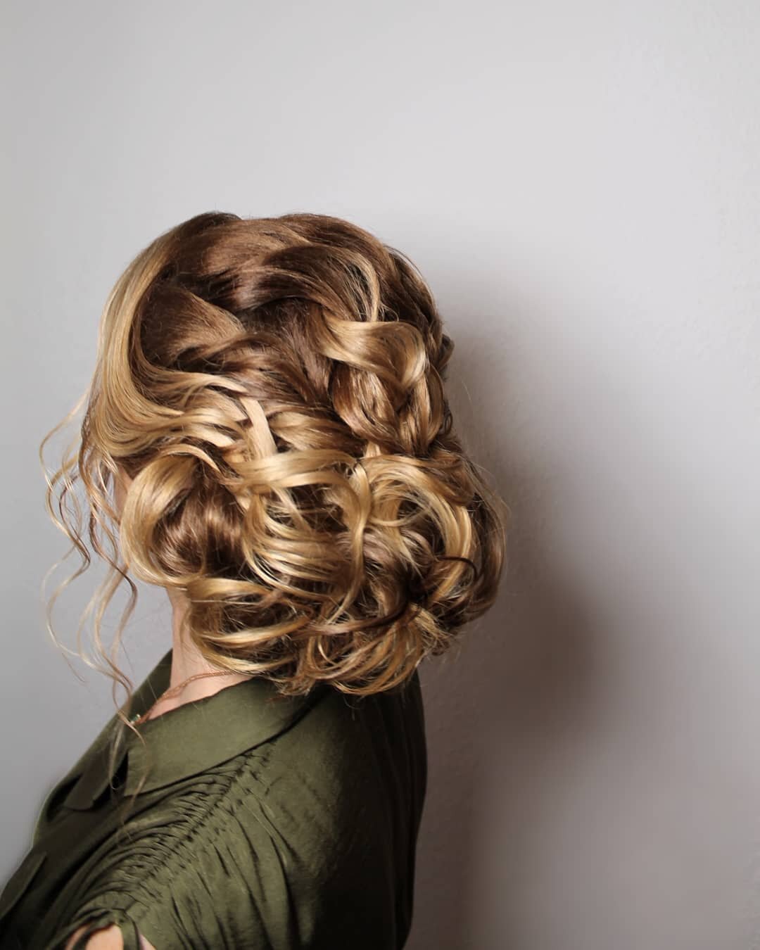 вечерние прически с плетением, вечерние прически на волнистые волосы, bunches hairstyle, прически с плетением, причёска