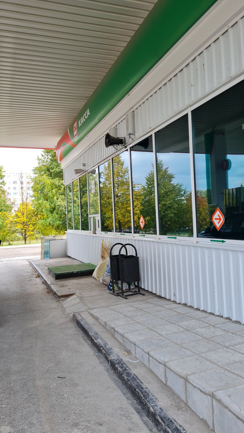 веранда, здание, загородный дом, жалюзи на безрамное остекление, улица