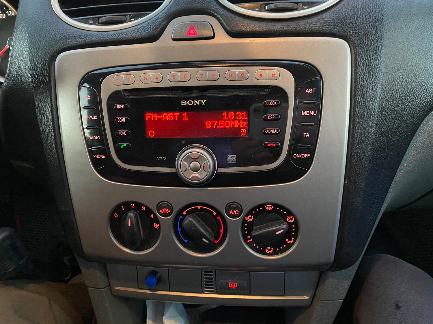 автомагнитола sony форд фокус 2, ford focus магнитола sony 6000, форд фокус 2 магнитола sony блютуз, магнитола ford focus sedan 1.4, значок tp магнитола sony ford focus 2