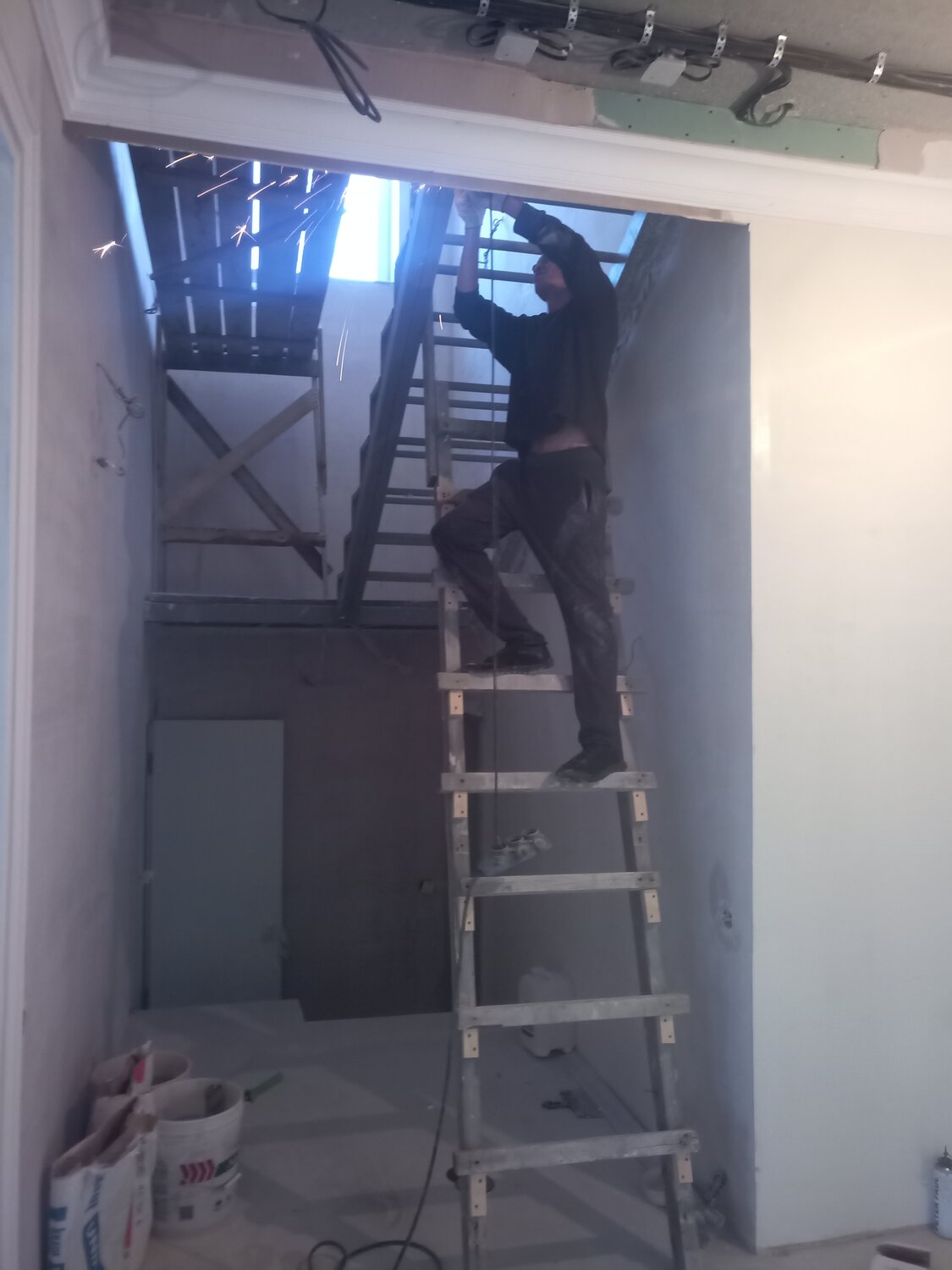 лестница, лестница для стройки, лестница из металла, лестница чердачная металлическая с поручнем 1000х700*2500, короб для монсандровой лестница