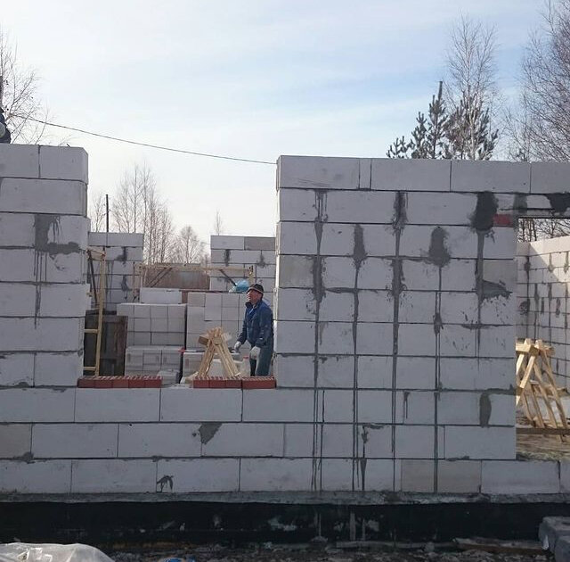 Кладка наружных стен из пенобетонных блоков