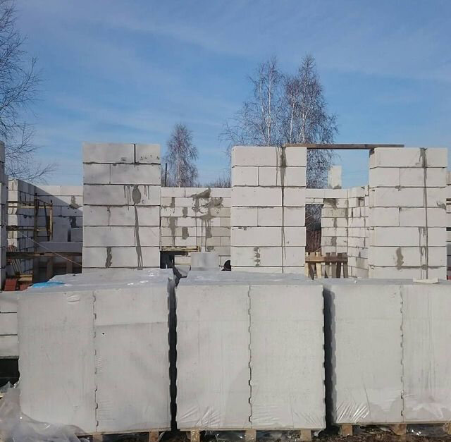 Кладка наружных стен из пенобетонных блоков