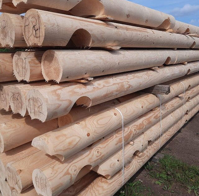 Сруб из оцилиндрованного бревна