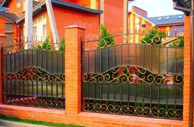 Строительство забора из поликарбоната