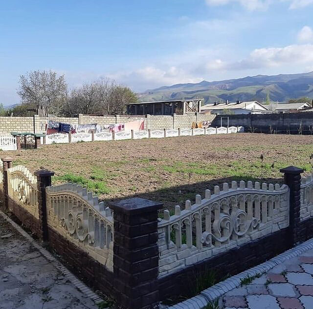 Строительство забора из бетонных панелей