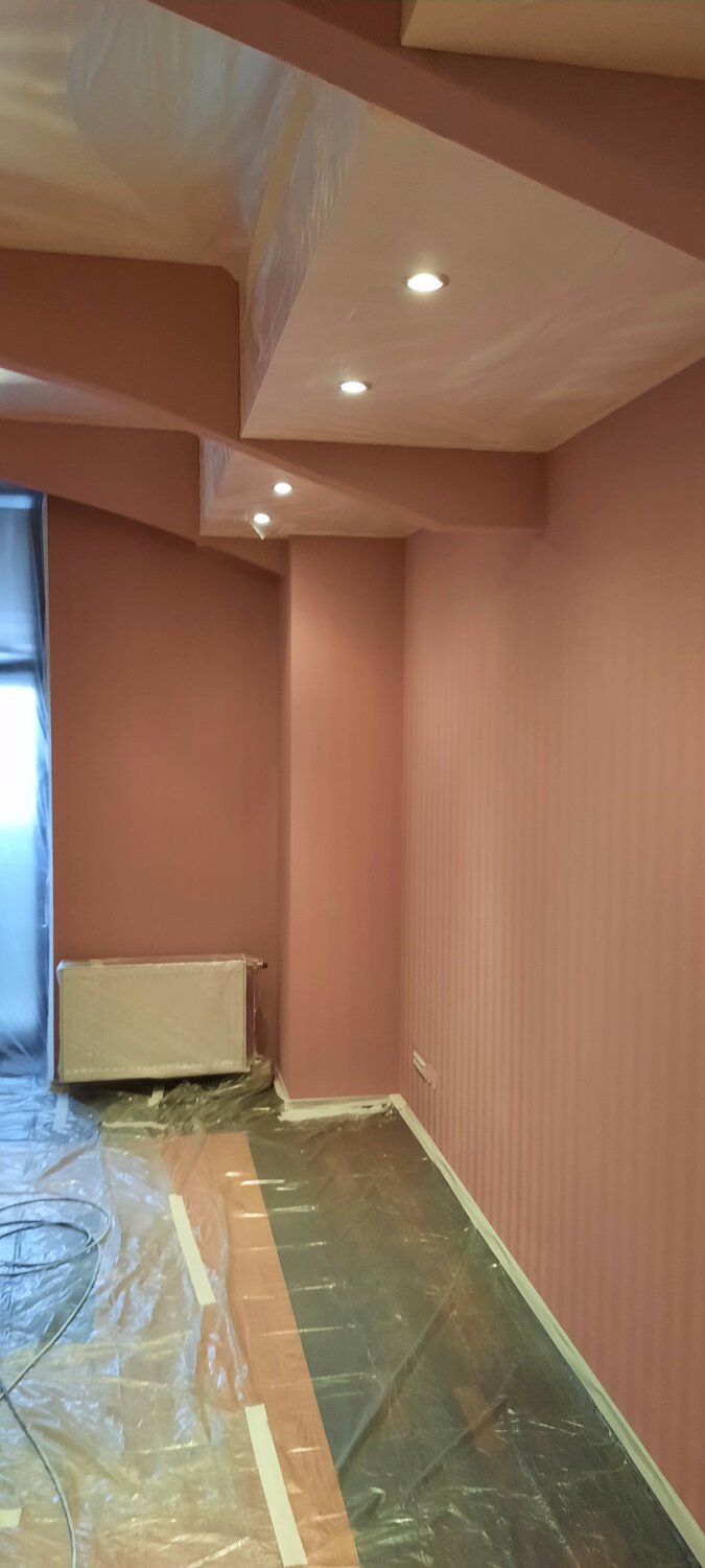 евроремонт, квартира, персиковый потолок в коридоре, евроремонт краска, потолок
