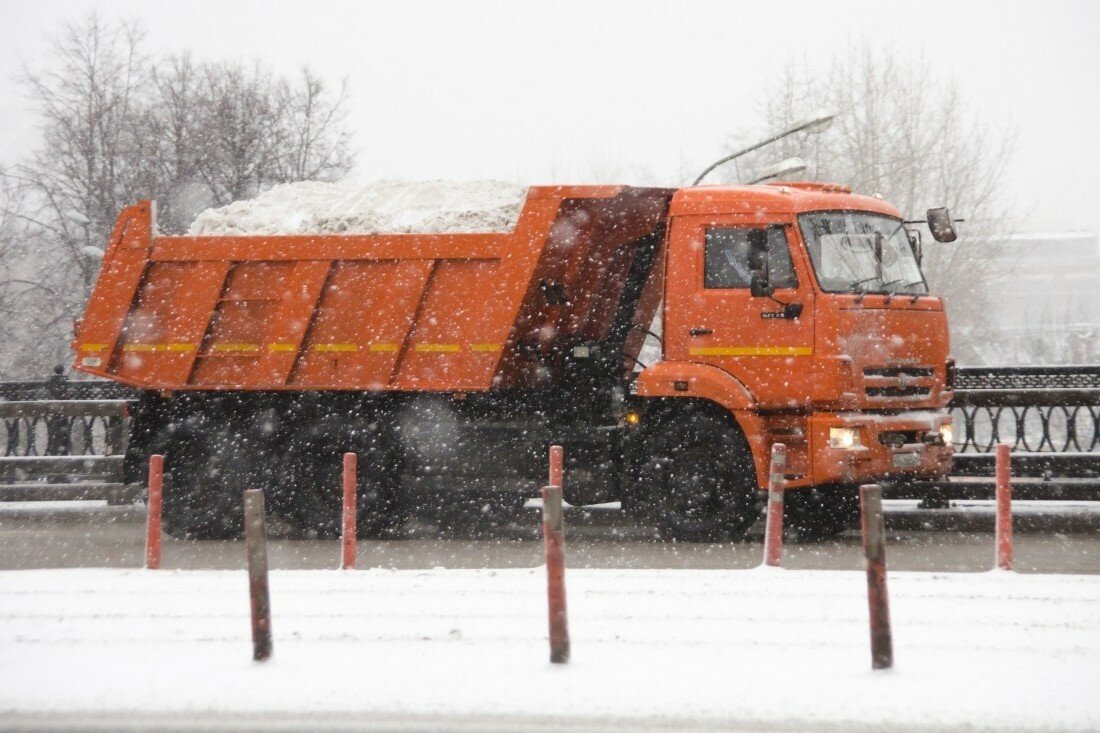 камаз 6520 с641ру22, снегоуборочная техника для дорог, снегометальный камаз мини, снегоуборочная техника, камаз