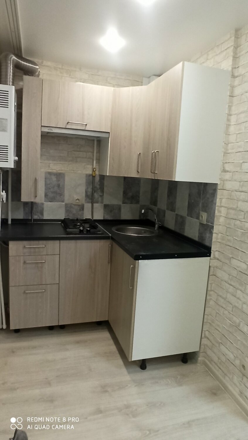 кухня, кухонный гарнитур скиф, дизайн кухни, кухонный гарнитур, белая угловая кухня с телевизором