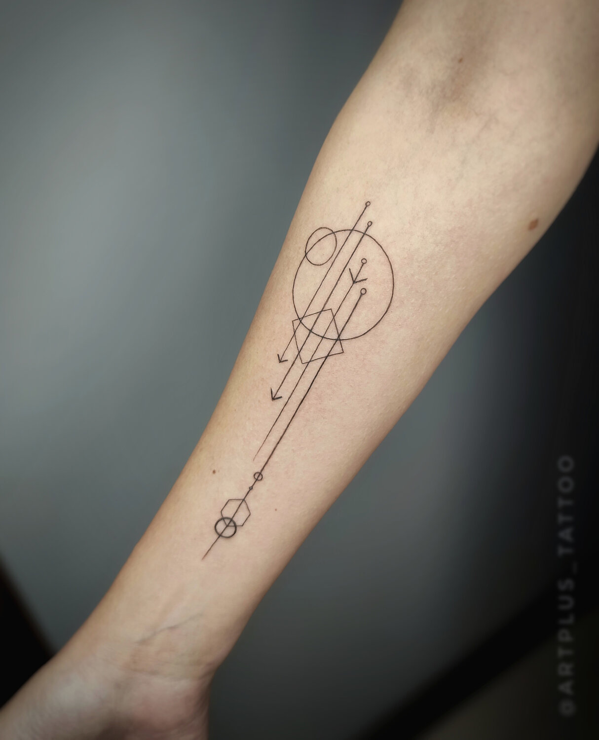 татуировка, тату геометрическая стрела, tattoo, тонкие геометрические тату, минималистичные тату