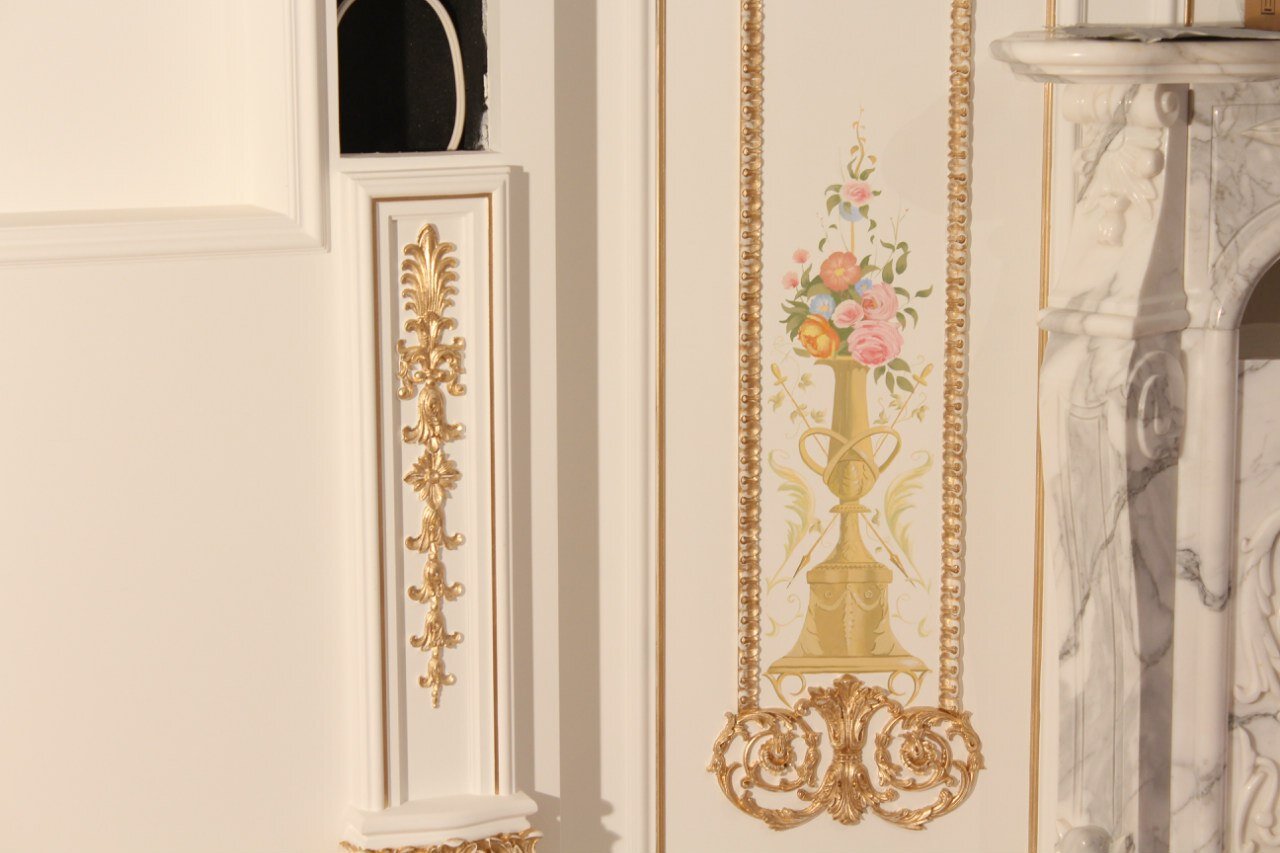 лепнина в интерьере, плитка mapisa louvre boiserie ivory 25.3*70.6, стиль барокко, барокко интерьер, пилястры золочение