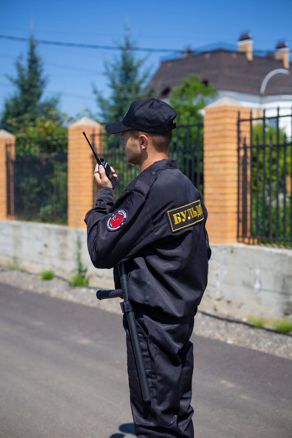 полиция, полиция со спины, полицейский, охрана объектов, полицейские меры