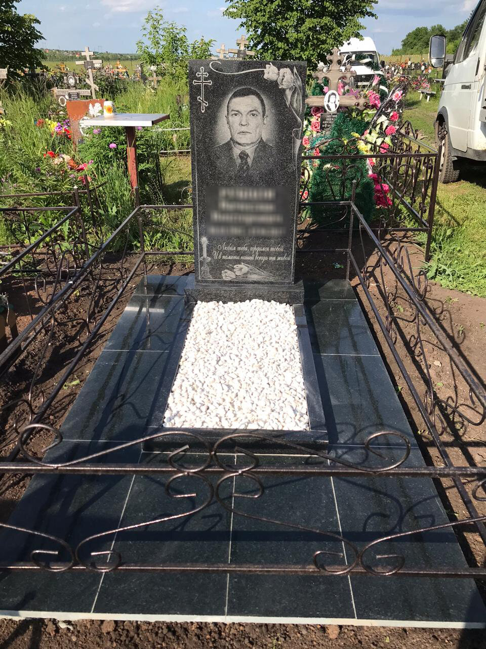 памятники из гранита, ритуальные плиты для благоустройства мест захоронений, памятники на могилу, гранитный памятник, памятники надгробия