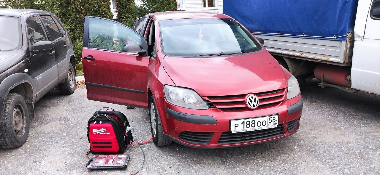 красный фольксваген, volkswagen golf plus, автомобиль фольксваген, красный фольксваген поло, volkswagen golf