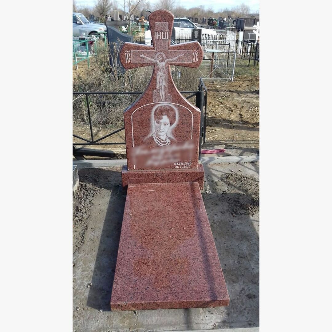 памятники из красного гранита, гранит сюскюянсаари памятники, памятник крест, памятники из цветного гранита, могильный крест из красного гранита