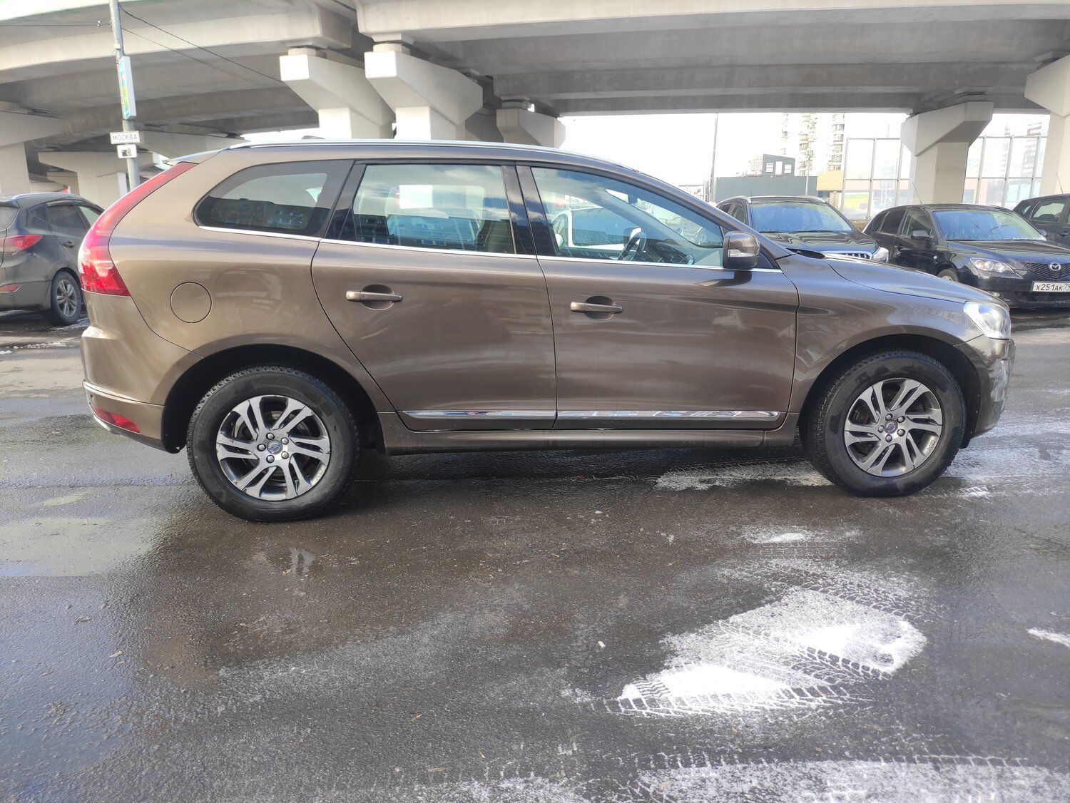 volvo xc60, автомобиль, volvo xc60 luminous sand, фольксваген туарег 2014 года коричневый, Volvo XC60 I Рестайлинг